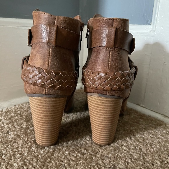 Perfect Spring Booties!! - Picture 2 of 3